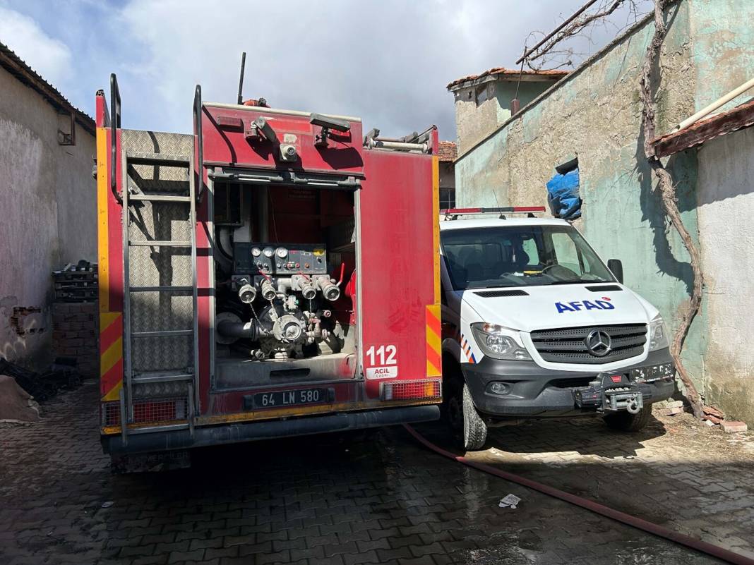 Evde yangın çıktı, içeri giren ekipler yaşlı kadını ölü buldu 5